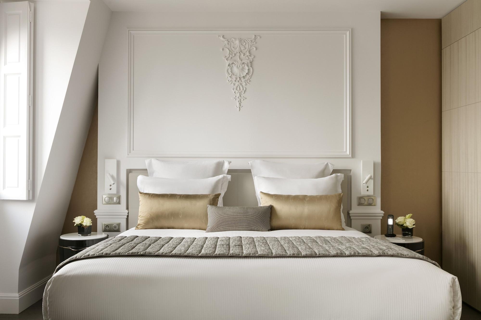 La Clef Champs-Elysees Paris By The Crest Collection Eksteriør billede A bedroom at the hotel