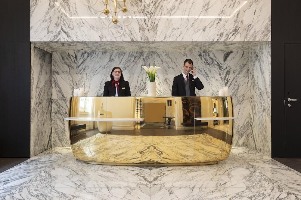 La Clef Champs-Elysees Paris By The Crest Collection Eksteriør billede The hotel's reception